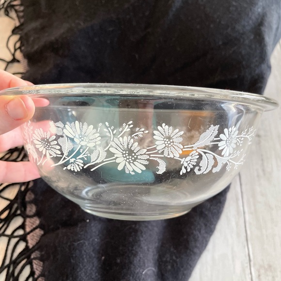 Pyrex Other - PREOWNED VINTAGE PYREX CLEAR FLORAL MIXING BOWL 1.5L GLASS